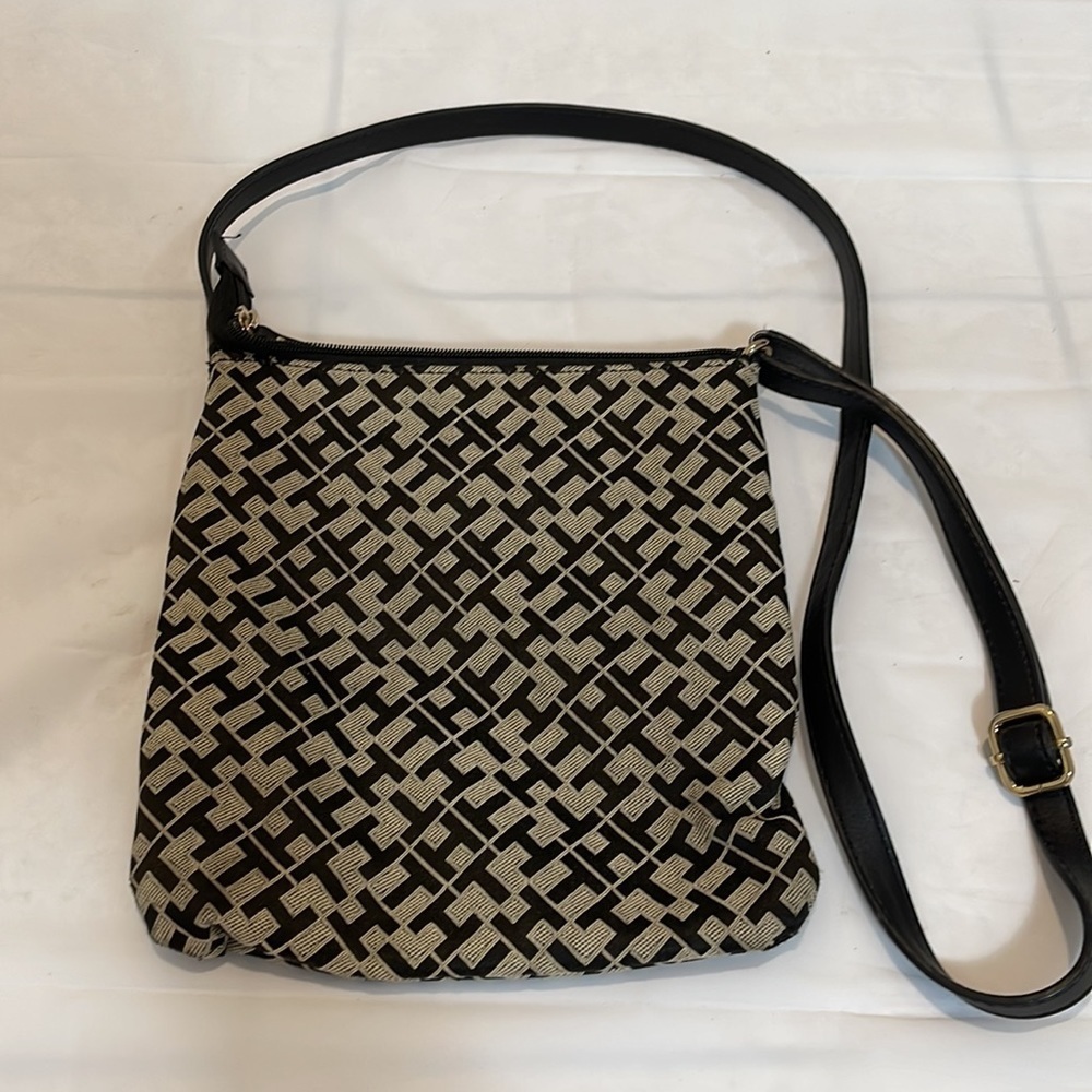 Tommy Hilfiger women’s strapped cross bag - Picture 5 of 8
